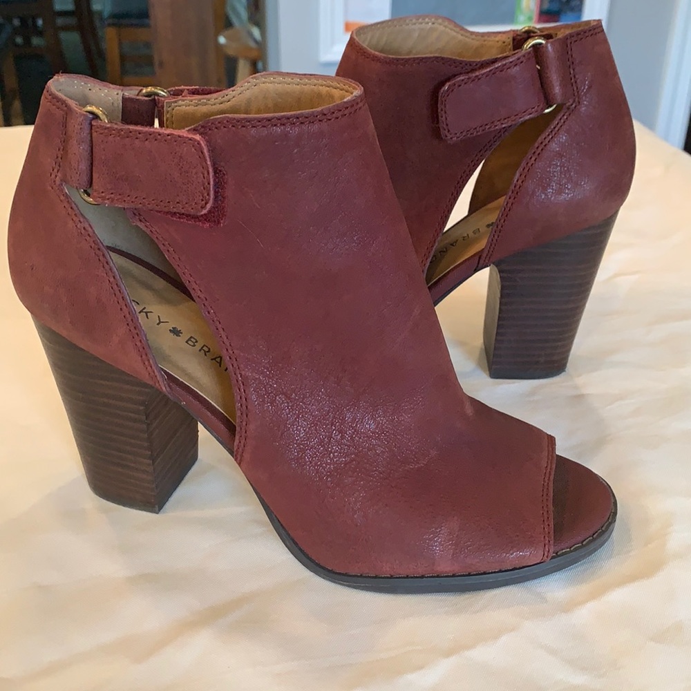 Lucky Brand open toe back heeled laciann leather